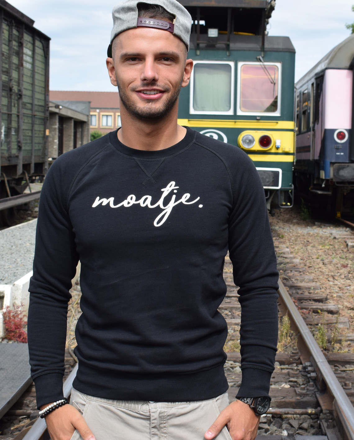 Anekdote Specifiek Hoelahoep Sweater Moatje online kopen bij Intdialect.com - Intdialect >>